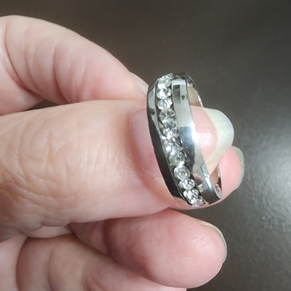 Silver Tone Rhinestone Ring Size 8 - Picture 4 of 5